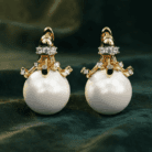 Planet Genesis - Pearl Crown Etoile Earrings with large white pearls, round diamonds, and polished gold settings on dark green velvet fabric. - IGI-Certified Lab-Grown Diamonds